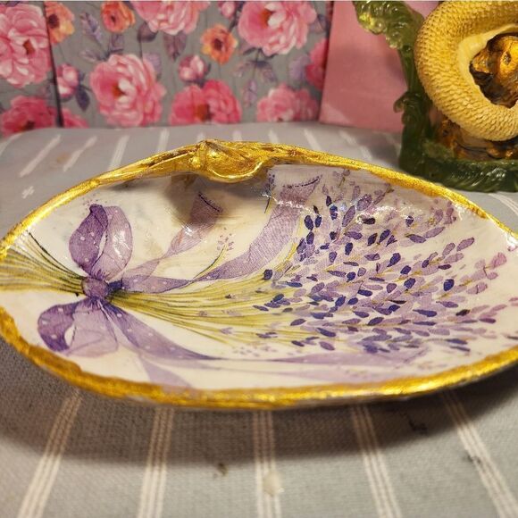 DECOUPAGE CLAM SHELL DECOUPAGE PURPLE FLOWERS WITH RIBBON TRINKET DISH - Picture 6 of 10